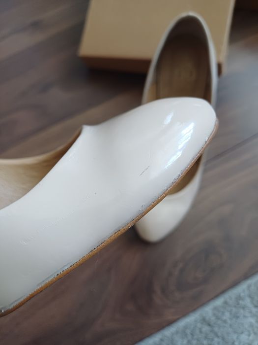 Лачени обувки в телесен цвят