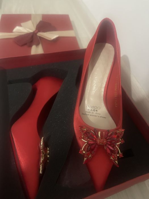 Новый туфли красные