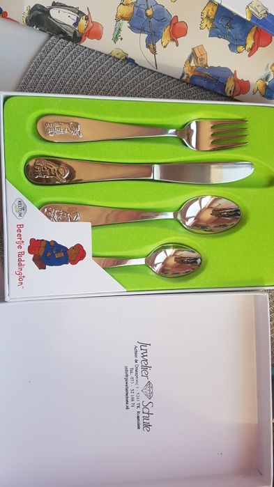 Чисто нов детски комплект за хранене