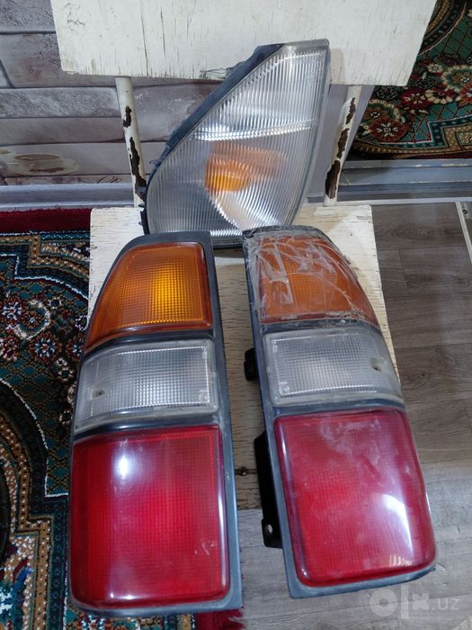 (стоп-сигнал) и передний угловой габарит/указатель поворота