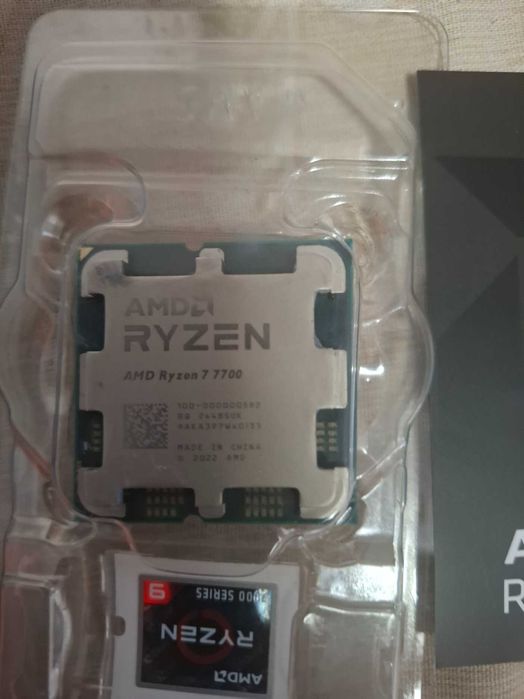 De vanzare cooler plus procesor Am5 Ryzen 7 7700...