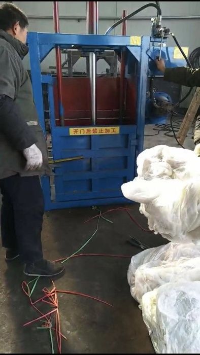 Гидравлический пресс для макулатуры, пэт бутылок.