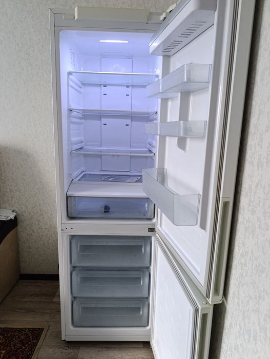 Холодильник " SAMSUNG "