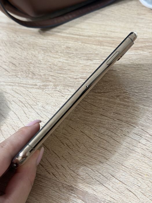 Продам Iphone XS Max