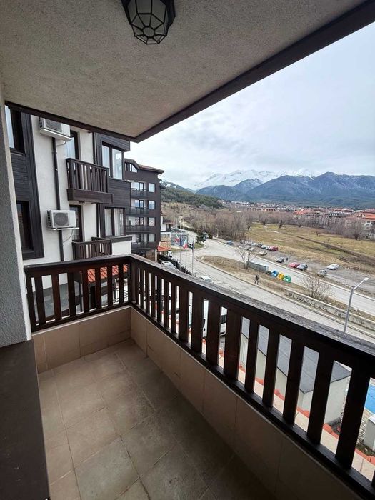 Стилен тристаен апартамент с панорамна гледка в Банско