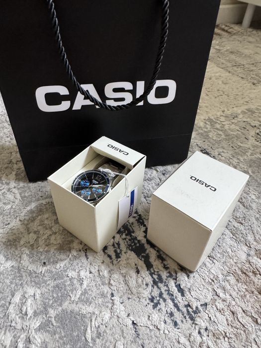 Новые часы Casio кварцевые