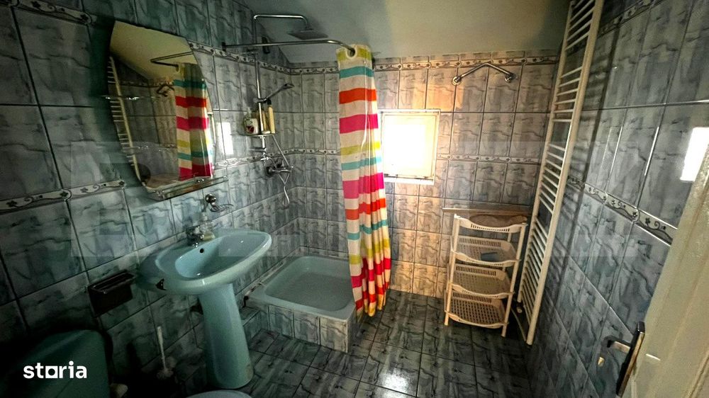 Casa de vanzare 7 camere, 300 mp utili, teren 839 mp, zona centrala