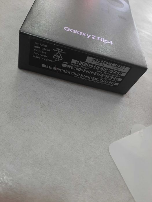 Samsung Z Flip4 5G 256GB 8GB RAM