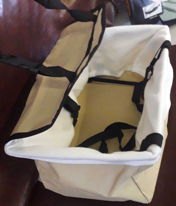 Чанта / кош за кола за домашни любимци