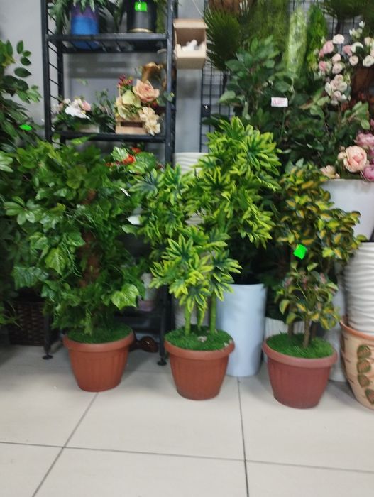 Продам искусственные деревья.