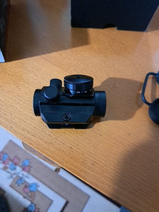 Бързомер с червена точка