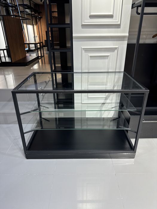Витрины стеклянные