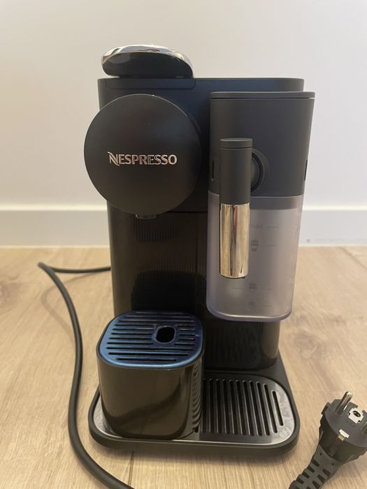 Aparat cafea Nespresso Lattissima One De’Longhi