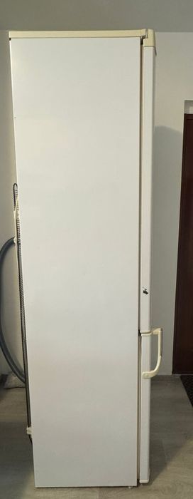 Urgent vând frigider cu congelator Arctic