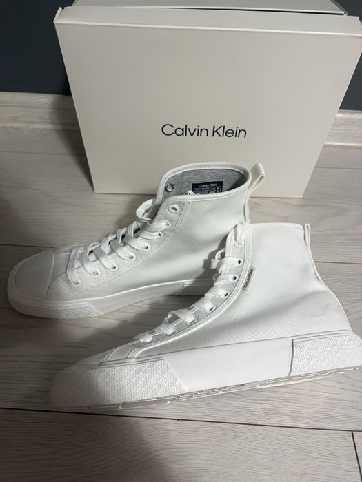 Обувки на Calvin Klein