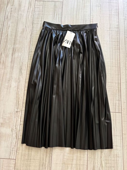Стилна черна пола солей ZARA 2 модела