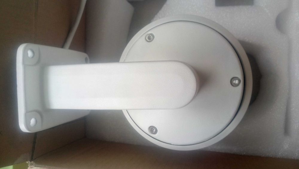 Продавам нова аналогова TVI метална PTZ камера с 20 кратен оптичен зум