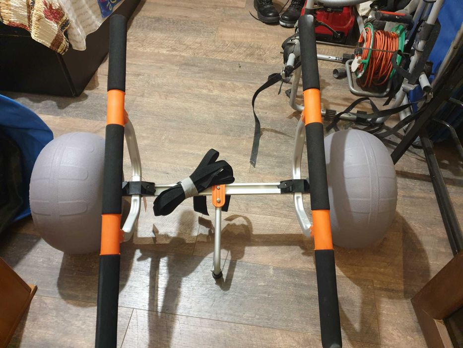 Carucior pentru caiac