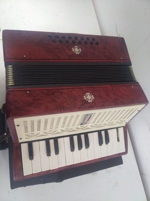 Детски акордеон 16 баса КРЬЗАЧОК със етикет произведен в СССР