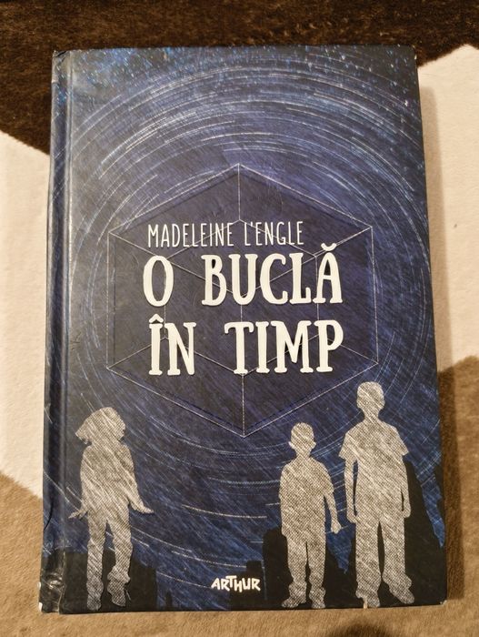 Carte "O buclă în timp"