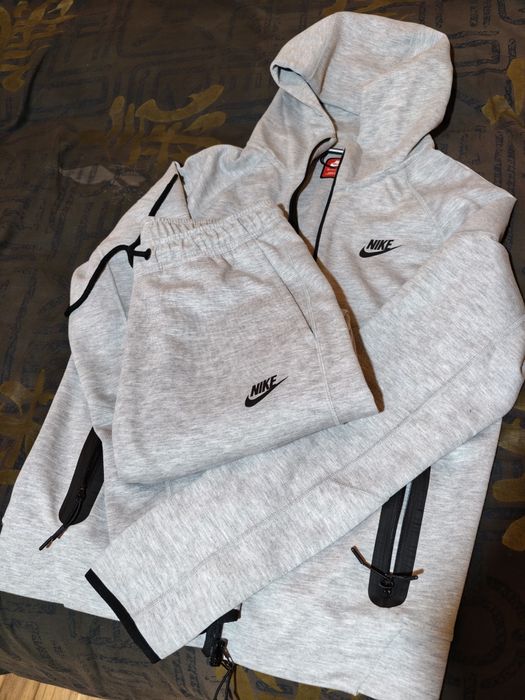 Nike tech fleece, М- като ново