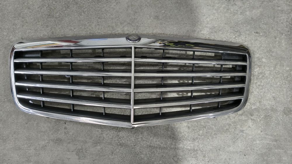 Grila OEM Mercedes W211 Facelift