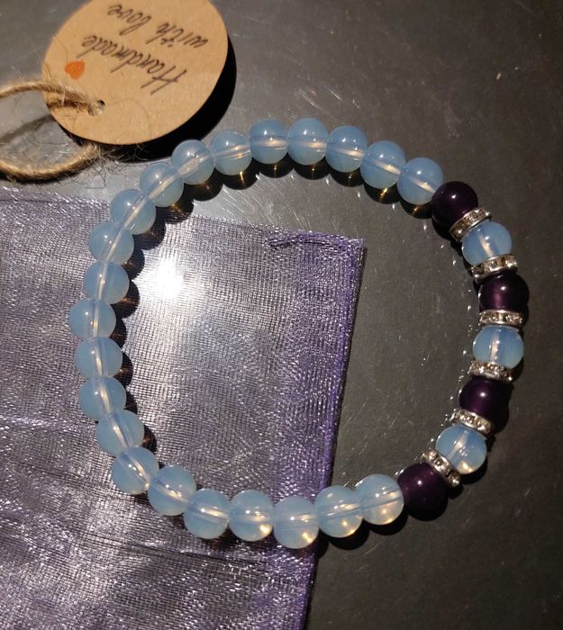 Гривни от естествени камъни