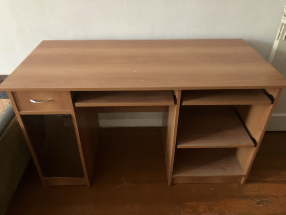 Стол компьютерный