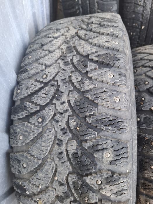 Шина с диском зима на тойота
