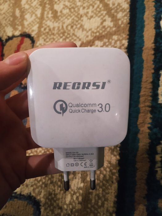 Зарядчик для 3-х разных телефонов