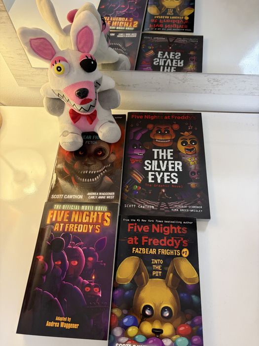 Fnaf bundle 4 книги и плюшена играчка