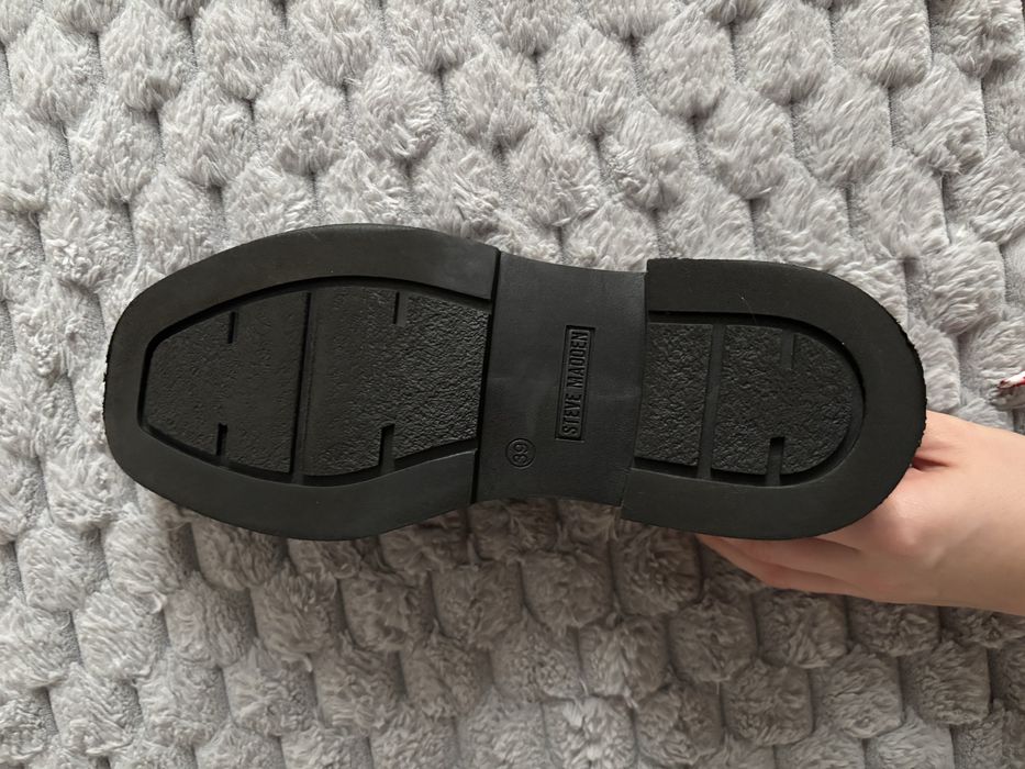 Черни лачени лоуфъри Steve Madden