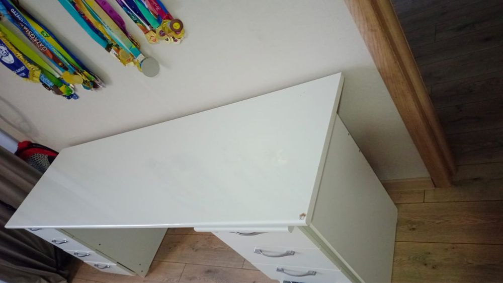 Продам стол, парту