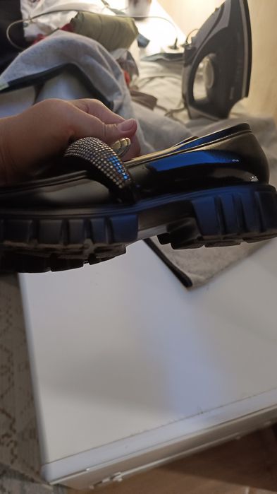 Продам туфли для девочки