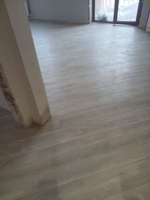 Laminat ustasi tarket teramiz  Nalivnoy pol quyamiz