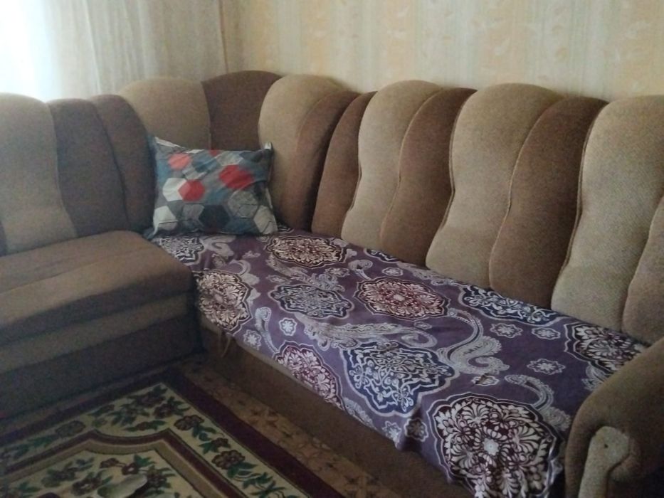 Отдам даром угловой диван и кресло.