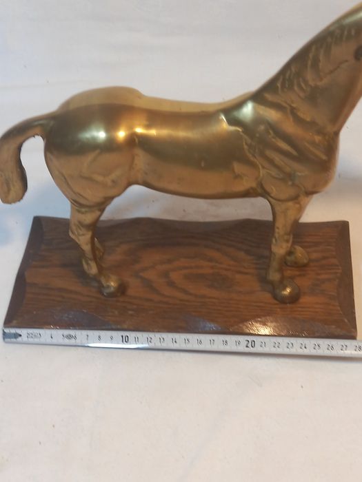 Бронзова статуетка кон