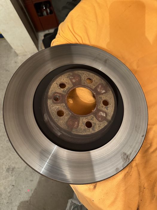 продавам дискове за AUDI Q5 2010г. на 8000км.