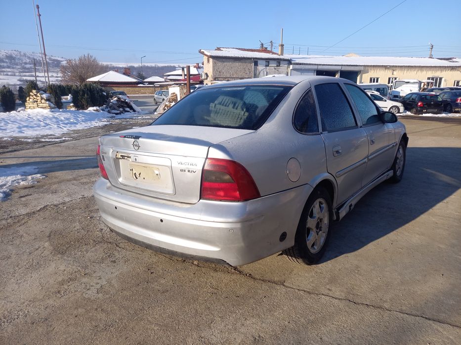 Опел Вектра 1.8 16V на части !