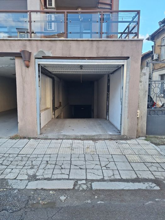 Дава се под наем Гараж / Паркомясто в София, Зона Б-5-3 - 12 кв.м за 69.36 € - Снимка #1