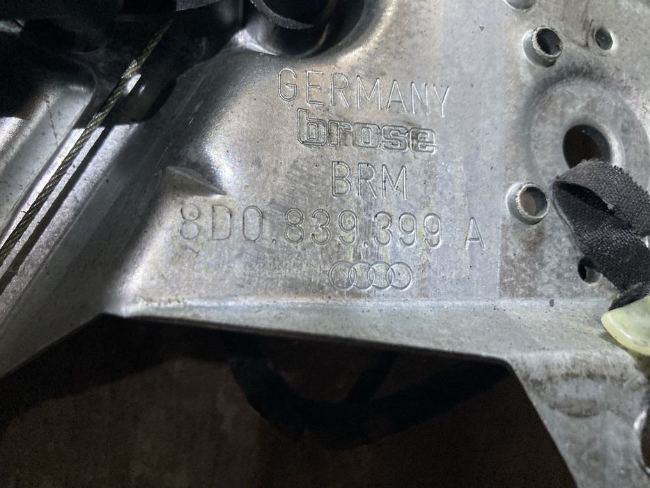 Стеклоподъемник задний левый Ауди А4Б5 / Audi A4B5