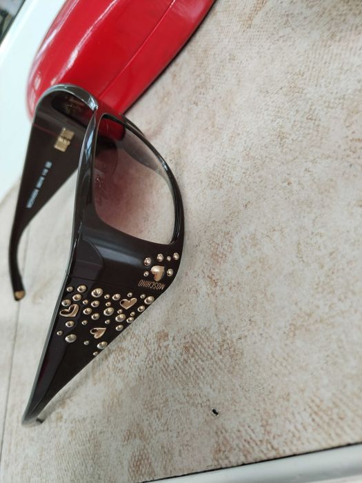 Оригинални слънчеви очила Moschino