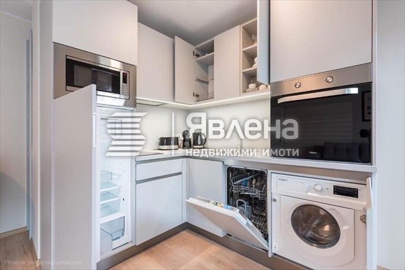 Двустаен апартамент в Гръцката махала, на метри от морето