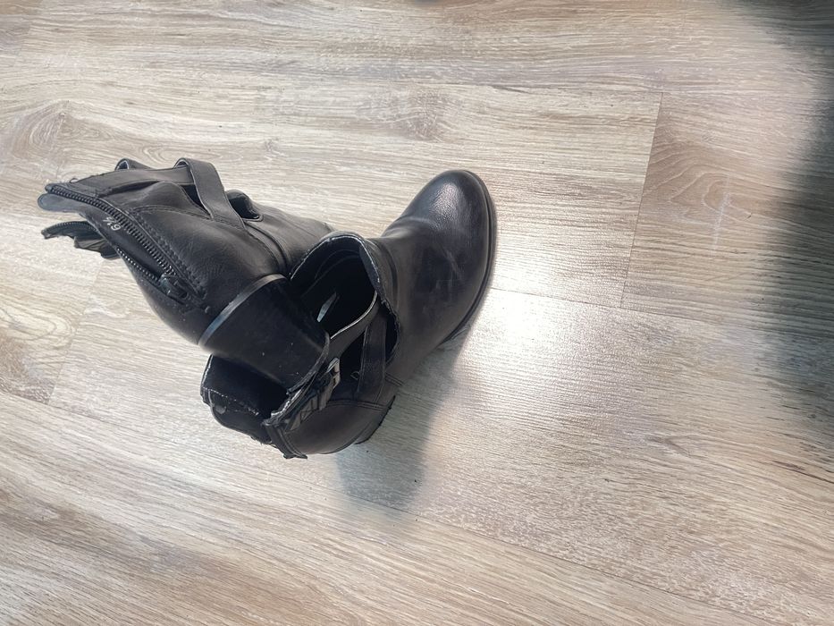 Botine negre din piele naturală cu fermoar la spate