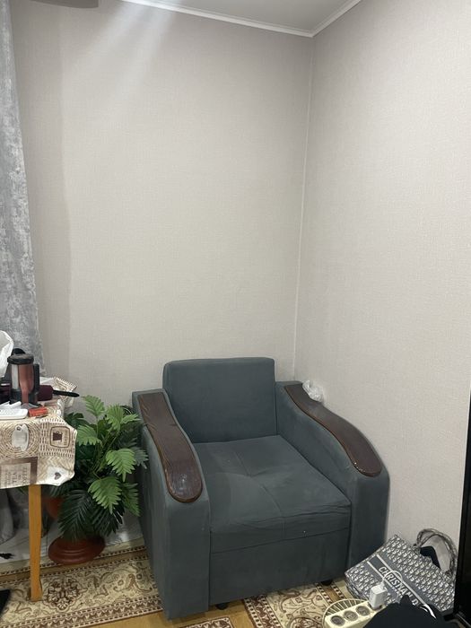 Продам диван в зал