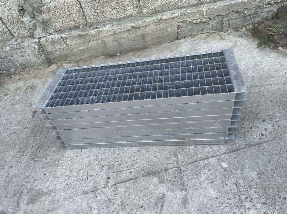 Trepte zincate galvanizate