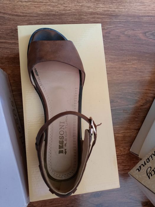 Обуви продается по низким ценам