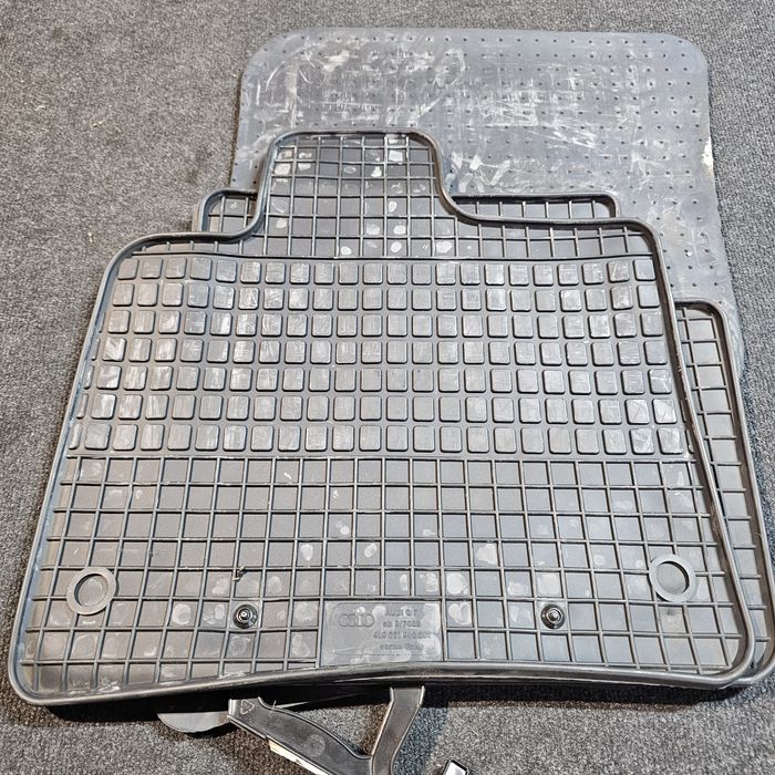 Covorase cauciuc noi originale Audi Q7 2006 ->