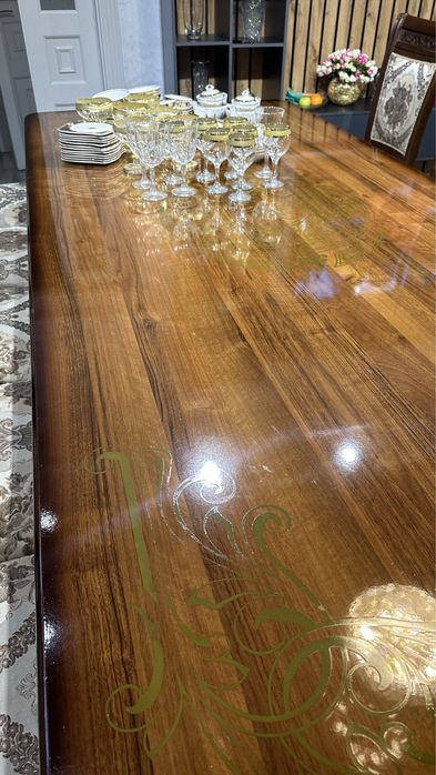 1 та стол , 12 та стул сотилади. Холати зор . Келишамиза яна