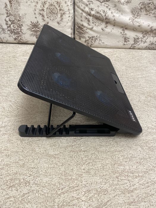 Охлаждающая подставка для ноутбука